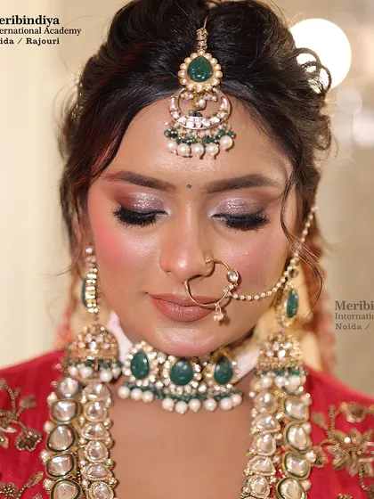 This pose is perfect for showcasing the intricate eyeshadow blending. You'll learn to create smooth gradients and impactful color combinations.