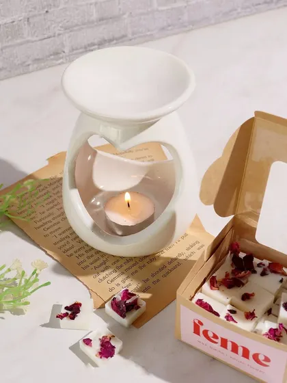 A few of our favorite things: square melts with rose petals and our heart-shaped diffuser.