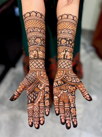 Another shot of the elephant procession design, showing the beautiful symmetry and the dark, rich application of the henna.