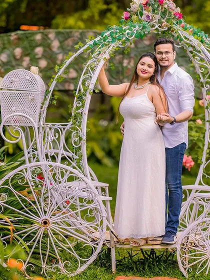 A classic fairy-tale prop with a modern twist. The couple's casual white and denim outfits give the Cinderella carriage a fresh, contemporary feel.