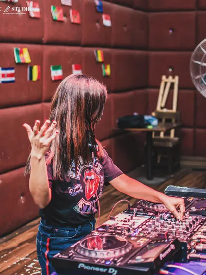Getting interactive with the music and the crowd. It's all about creating a shared experience on the dance floor.