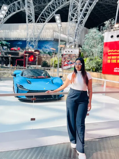 This look is all about being comfortable and cool while enjoying the fast-paced energy of Ferrari World.