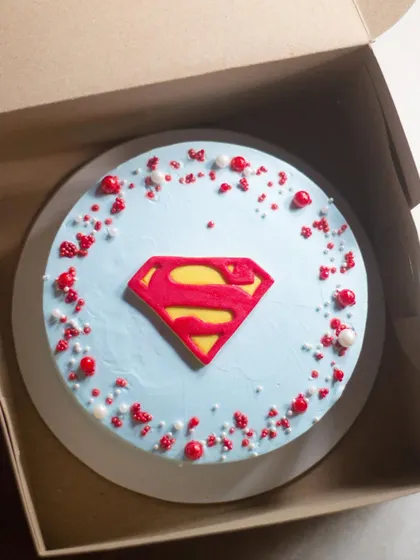 For this superhero party, the host thoughtfully ordered a smaller, separate eggless cake for guests with dietary restrictions. It's a great way to make sure everyone gets to enjoy a slice of cake.