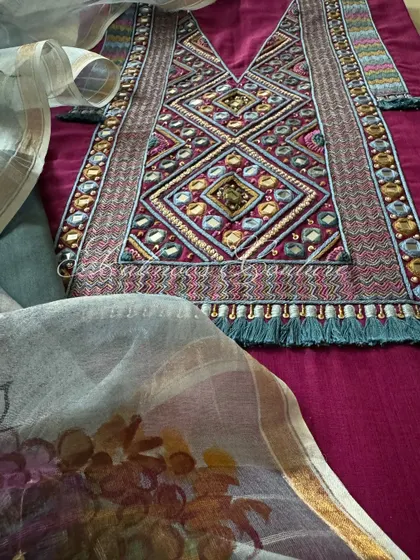 This image focuses on the rich embroidery of the kurta yoke, a testament to the skilled craftsmanship involved.