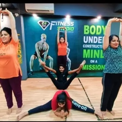 We love creating yoga formations in my group classes. This shows the fun and teamwork we build while also working on advanced poses like Samakonasana (Straddle Split).