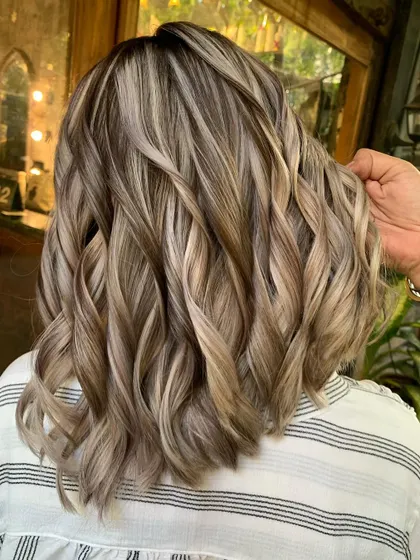 The waves in this blonde bombshell look are so soft and beautiful. They really show off the platinum tones. (No filter)