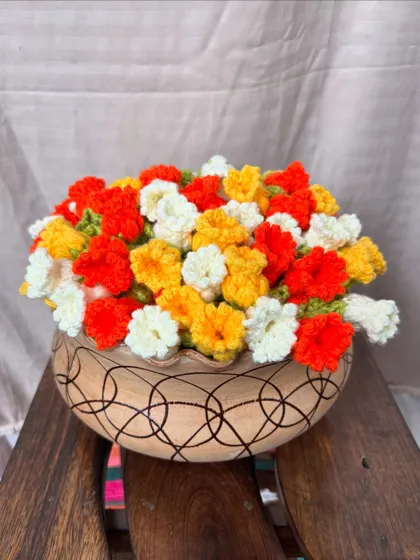 A creative way to display your bouquet blanket. When you're not using it, you can place the rolled up 'Valley of Lily' blanket in a vase to brighten up any corner.