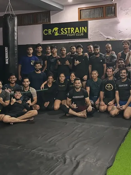 One more for the road. The energy and camaraderie after a great seminar are what this is all about.
