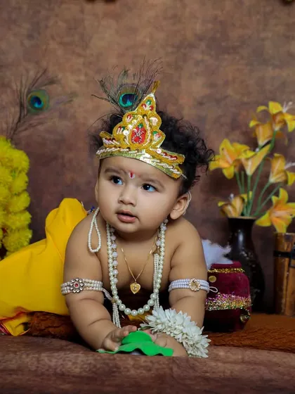 Our little Krishna crawling towards the pot of butter. We create dynamic and playful scenes that bring the stories of Krishna to life.
