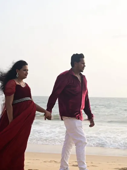 We offer maternity photoshoot packages in Udupi and Mangalore too. This couple is enjoying a beautiful beach maternity shoot.