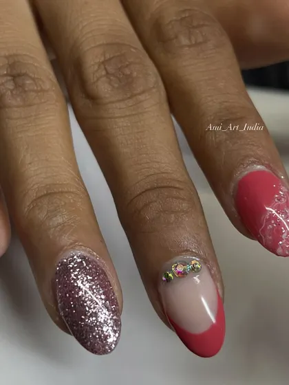 Perfect wedding vibes with this mix of glitter, rhinestones, and marble art.