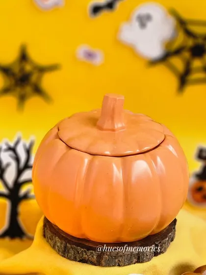 A close-up of my pumpkin-shaped jar candle, perfect for Halloween or autumn decor. The jar is made from eco-resin and filled with 100% soy wax.