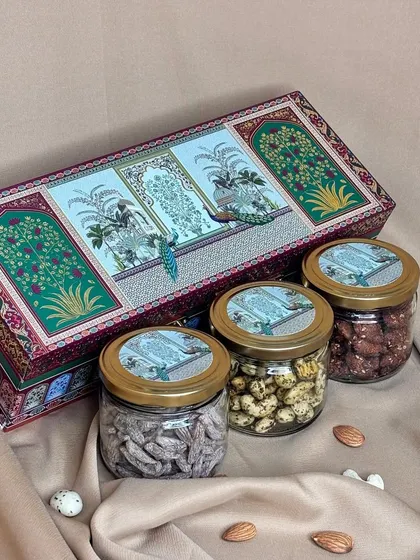 This rectangular hamper box comes with three jars of assorted dry fruits. The elegant design and high-quality contents make it a sophisticated corporate gift.