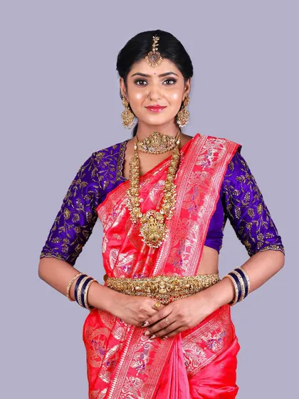 A frontal view of the model, showing the beautiful choker and haaram combination.