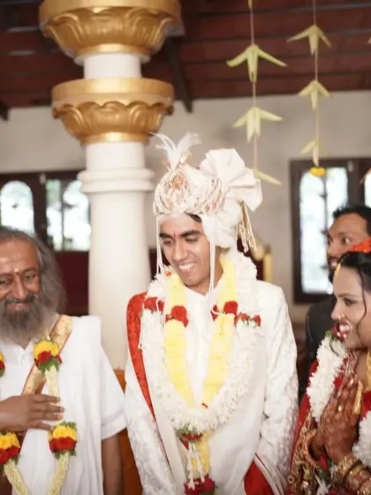 Nikita and Pranav's wedding, blessed by the presence of Gurudev. Both engineers by profession and seekers by nature, their journey from sadhana to a shared life began with Art of Living Matrimony.