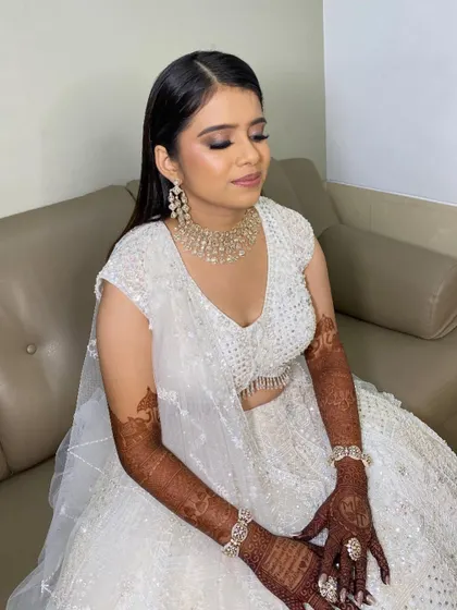 A soft and serene moment. Even with a glamorous smokey eye, the overall look feels elegant and timeless, thanks to the flawless skin and neutral lip color.