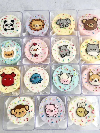 A weekend collection of animal-themed mini bento cakes, with 15 different cute critters.