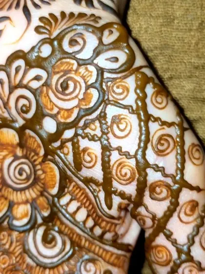 A close-up of the fresh henna paste for a guest's design. I use the same high-quality, natural paste for all my clients, whether they are the bride or a guest.