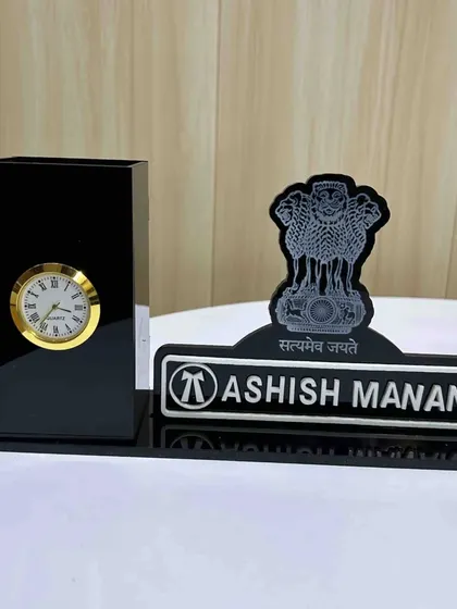 This desk organizer features the national emblem and a personalized nameplate, making it a respectful and prestigious gift for government officials or advocates.