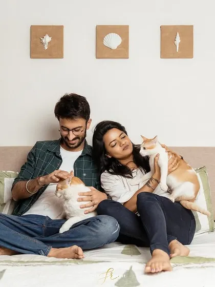 And yes, I absolutely adore photographing cats too! Capturing the quiet, comfortable bond between a couple and their feline family members at home is always a special experience. It’s about documenting your life, just as it is.