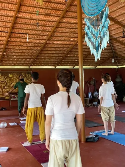 This is a duplicate of image 121. I am addressing the class, sharing insights and instructions to guide their practice.