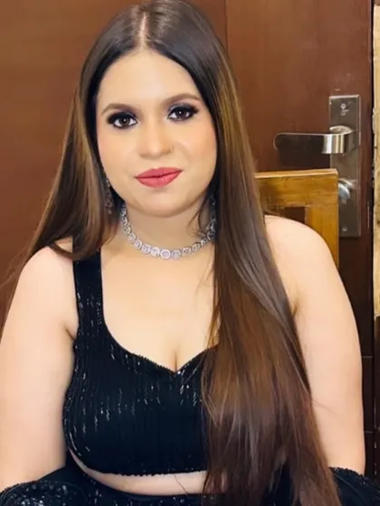 A full-face portrait showing the balanced look with a defined eye and a complementary nude lip.