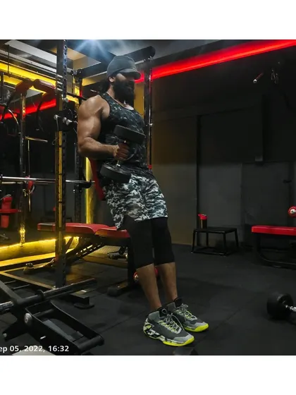 This week's mindset. An incline dumbbell press, a great variation for targeting the upper chest muscles.