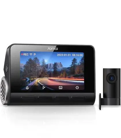 This 70mai dashcam system provides a clear view from both the front and rear of your car. The main unit features a large, clear screen for easy viewing and playback of recorded events, while the rear camera ensures nothing is missed.