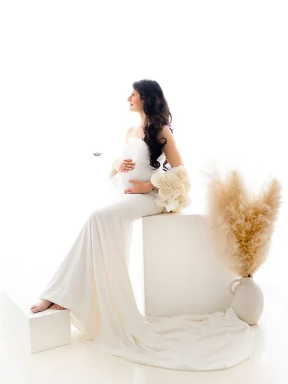 This high-key seated pose is serene and angelic. You'll learn to use white props and backgrounds to create a clean and peaceful aesthetic.