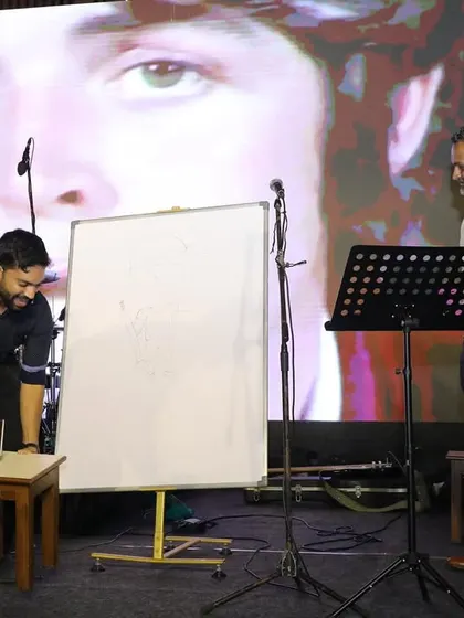 A volunteer from the KGA club show helps me with a prediction routine involving a whiteboard. Even in a more casual setting, the moments of astonishment are just as powerful.
