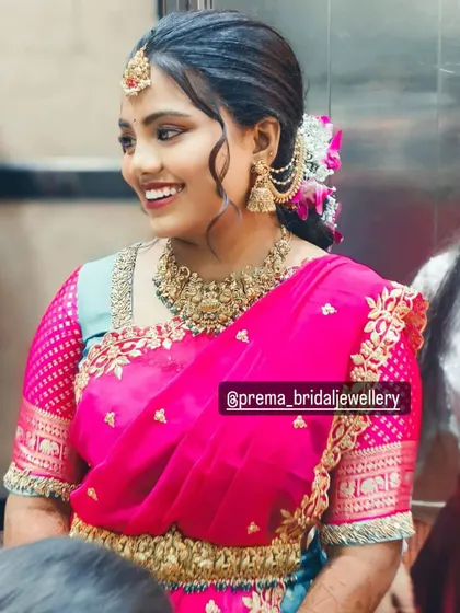 Another candid shot of the happy bride-to-be.