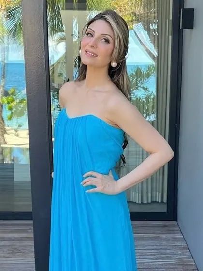 A beautiful shot of Riddhima Kapoor Sahni posing by the beach, with my Statement Pearl Ball Earrings adding a touch of timeless elegance to her look.