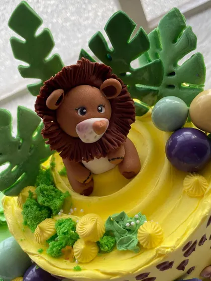 A detailed look at the hand-sculpted lion topper for the jungle-themed cake. I love adding small details to bring each character to life.