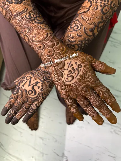 This design incorporates the initials 'VS' on one hand and a name in Urdu on the other, showcasing my ability to work with different scripts.
