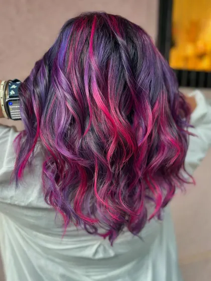 This look is GIVING! A fun mix of purple and pink waves for a vibrant, playful style. This is a bleach color, perfect for when you want your hair to do all the talking. (No filter)