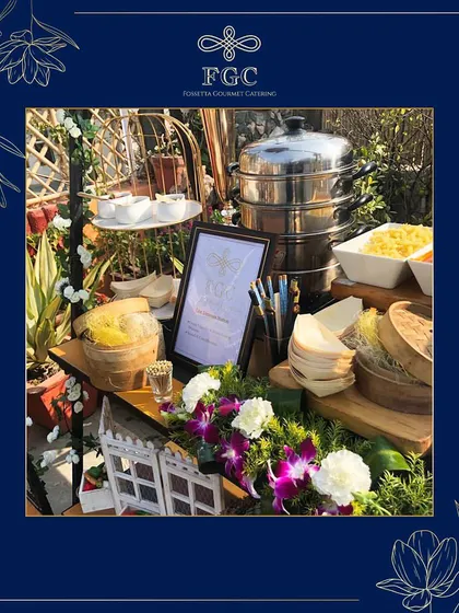 A dedicated live station for steamed delicacies. This setup includes a multi-tiered steamer for serving hot dim sum and other steamed appetizers, ensuring guests enjoy them at the perfect temperature.