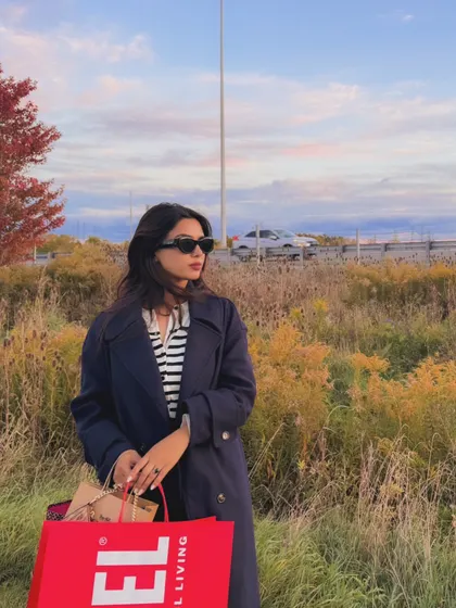 Another look at my chic fall shopping outfit.