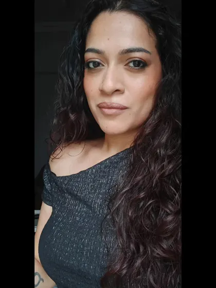 A slightly more glamorous take on my everyday look. A darker, smudged eyeliner and a bit more contour can easily transition a look from day to night.