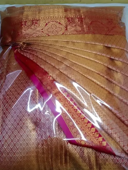 This is what I call wedding-ready. Your saree comes back to you perfectly pleated and packed, saving you time and stress on a busy day. No need to ask for help, just unwrap and drape.