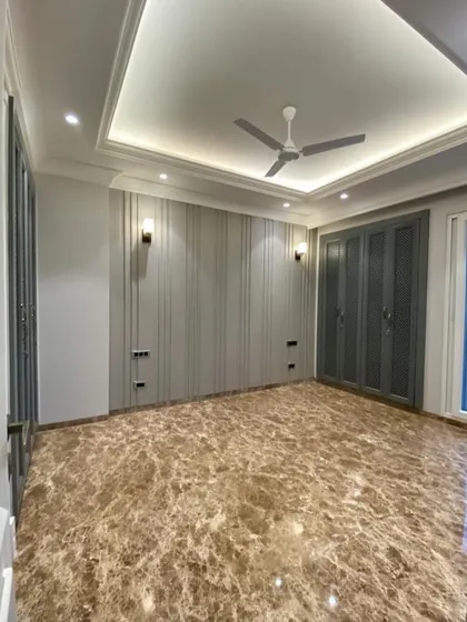 This bedroom at C-926, with its rich marble floor and textured grey walls, is a perfect example of the luxury builder floors we create in Sushant Lok 1.