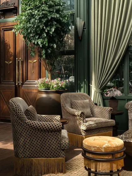 The entrance to the Lord Elgin Glasshouse, marked by heavy wooden doors with custom brass handles. This detail emphasizes the project's blend of robust, traditional craftsmanship with the lightness of the surrounding glass architecture.