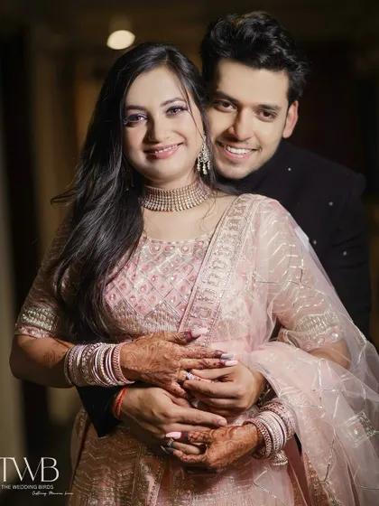 A warm embrace from behind, this engagement portrait is full of love and happiness. We aim to create photos that feel natural and comfortable, reflecting the true chemistry of the couple.