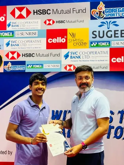 Presenting a certificate to a semifinalist. Reaching this stage in a state-level tournament is a significant achievement.