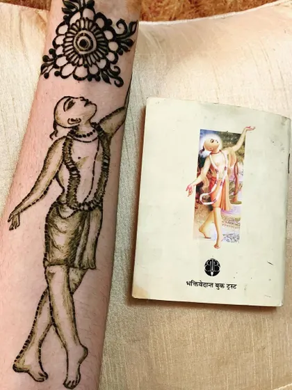 Here you can see my henna recreation of a Gaura Hari figure next to the original reference from a book. I can work from your photos or ideas to create a faithful and artistic representation on your skin.