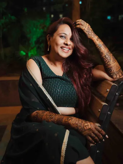 A stunning portrait of the bride after her Mehendi, her intricate henna designs on full display.