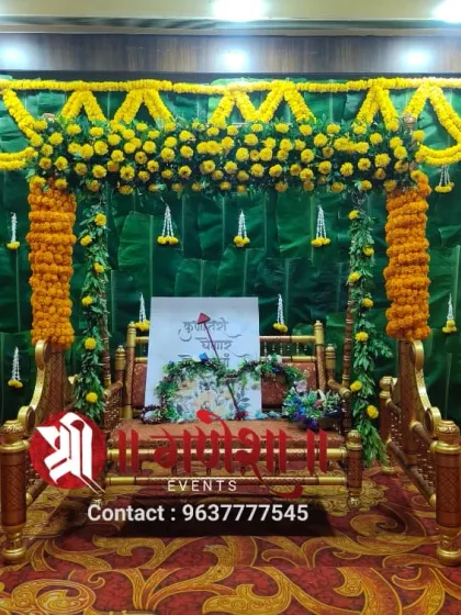 For families who love a traditional look, I design Dohale Jevan decorations like this one. The backdrop is made with real banana leaves and decorated with fresh marigold flowers for an authentic feel.