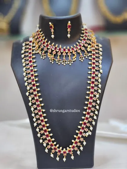 Unique caption for media id 105 describing the specific jewellery and look.