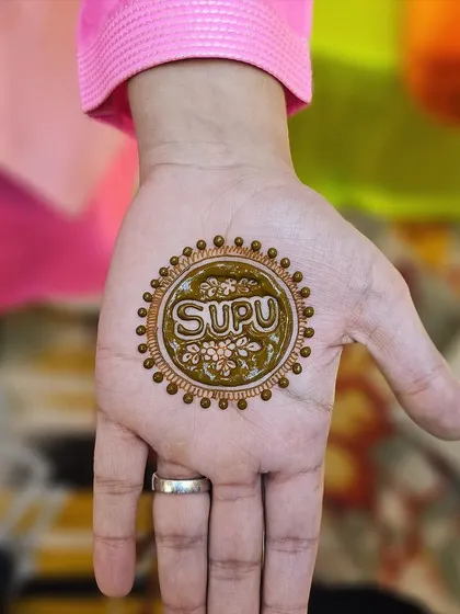 A simple circular design for a groom, with the name 'Supu' in the center. I also create minimalist designs for men for weddings and other functions.
