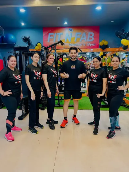 FNF is not just a name, it's a brand built on trust, results, and community. Posing with some of the strong women who make our gym what it is.