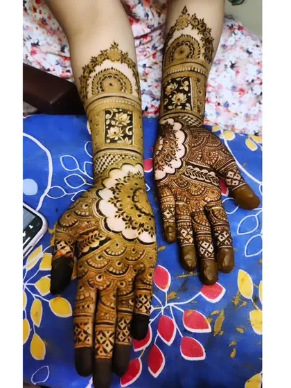 The same design, showing the beautiful stain of the organic henna.